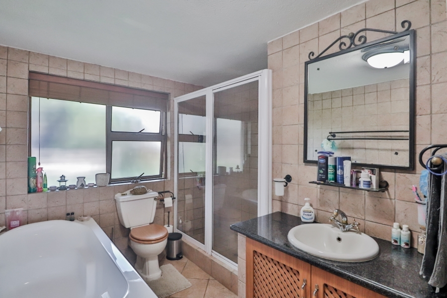 6 Bedroom Property for Sale in Lakeland North West